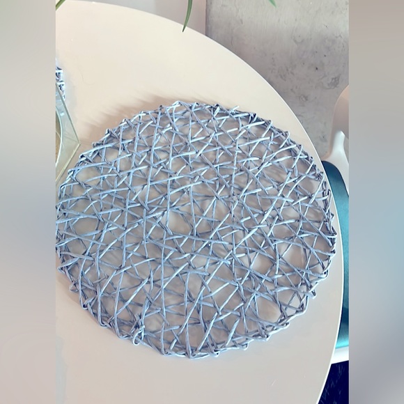 Set of 8 round placemats/doilies/table linens/ 8 napperons Nicole Miller - Picture 2 of 3